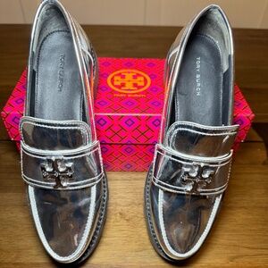 Tory Burch Lug Sole Loafers – Size 7 – Metallic Silver